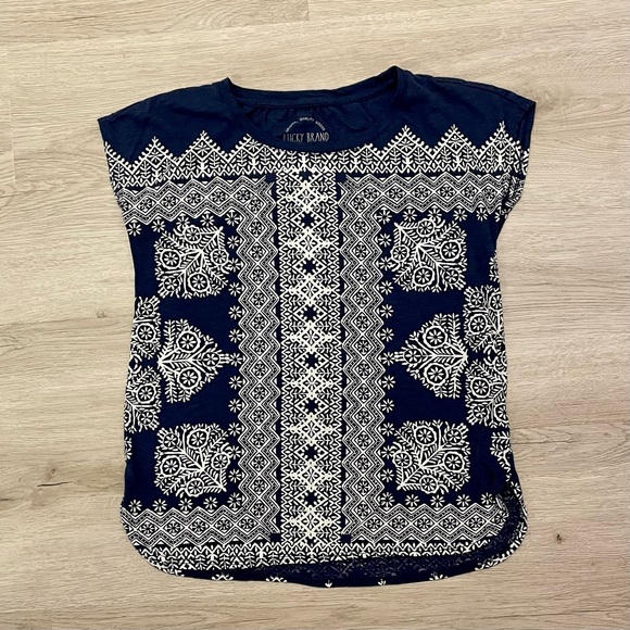 Lucky Brand 🍀 - Picture 1 of 4